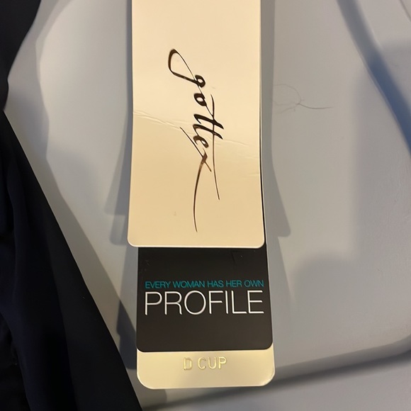 New with tags GOTTEX D cup tankini top with built in cups. Blck & Pink - Picture 2 of 4